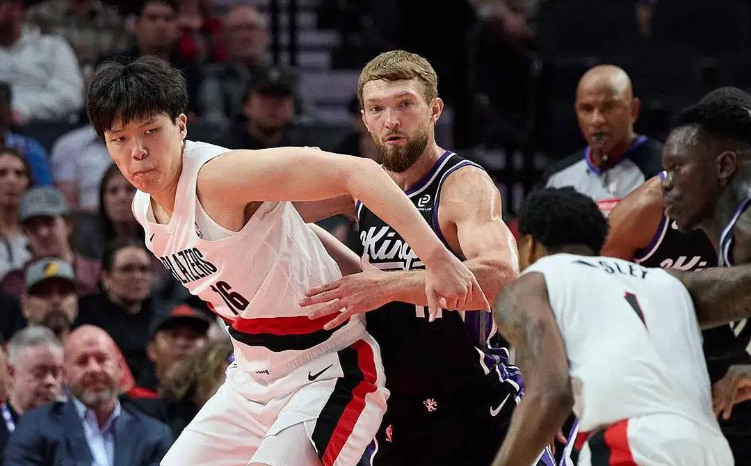 包含集结日底特律活塞备战CBA常规赛，篮板制胜细节曝光，气氛紧张，控场能力受关注的词条