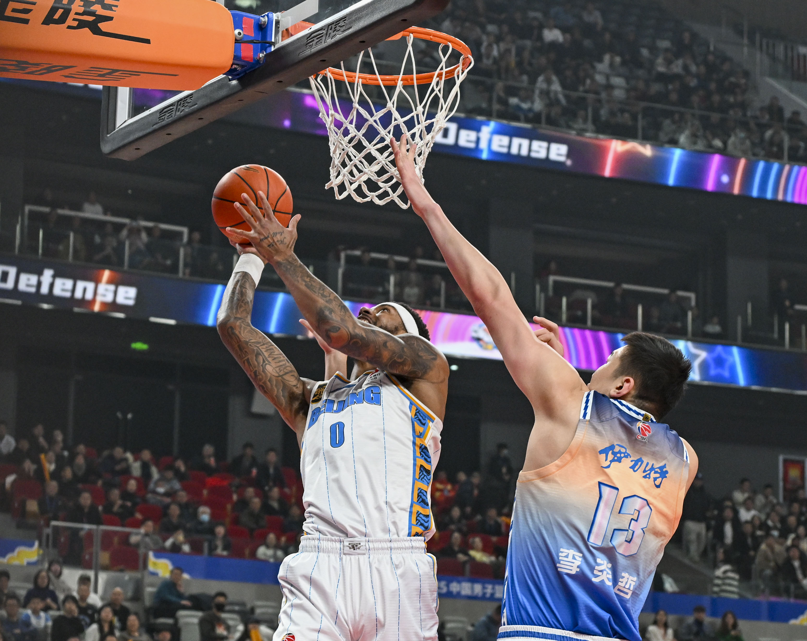 包含集结日底特律活塞备战CBA常规赛，篮板制胜细节曝光，气氛紧张，控场能力受关注的词条