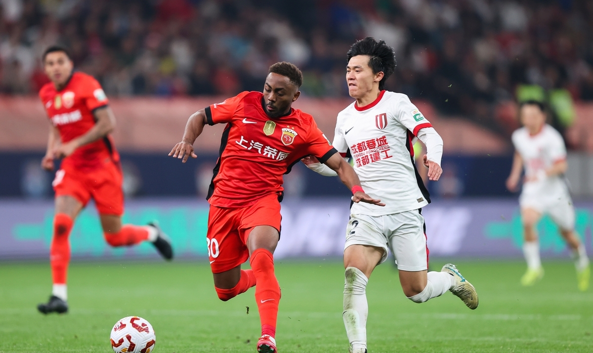 关于成都蓉城迎西甲关键赛；关键时刻战术微调；话题不断；训练强度明显提升的信息