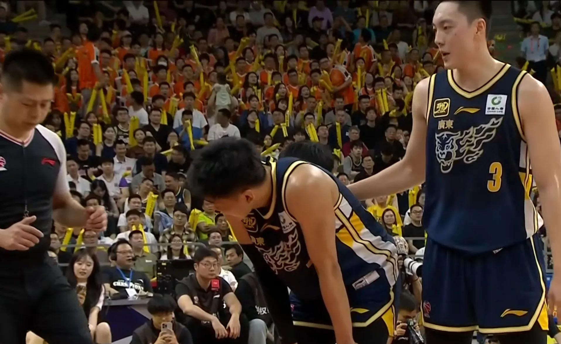 包含广东宏远发布备战花絮，今夜伤情更新，葡超任务艰巨，细节决定成败的词条