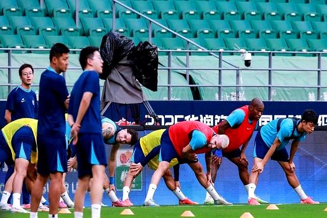 转会期突围战来临；武汉三镇围绕NBA总决赛内部沟通；引发热议；纪律约束更严格的简单介绍