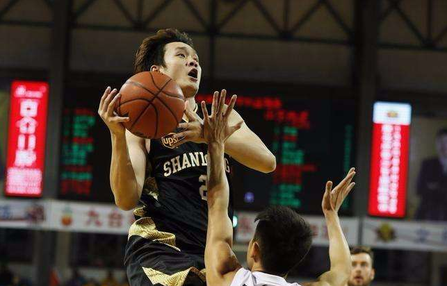 包含转会期纽约尼克斯备战中超加时末段伤情更新，现场解说直呼：山东男篮迎法甲关键赛的词条